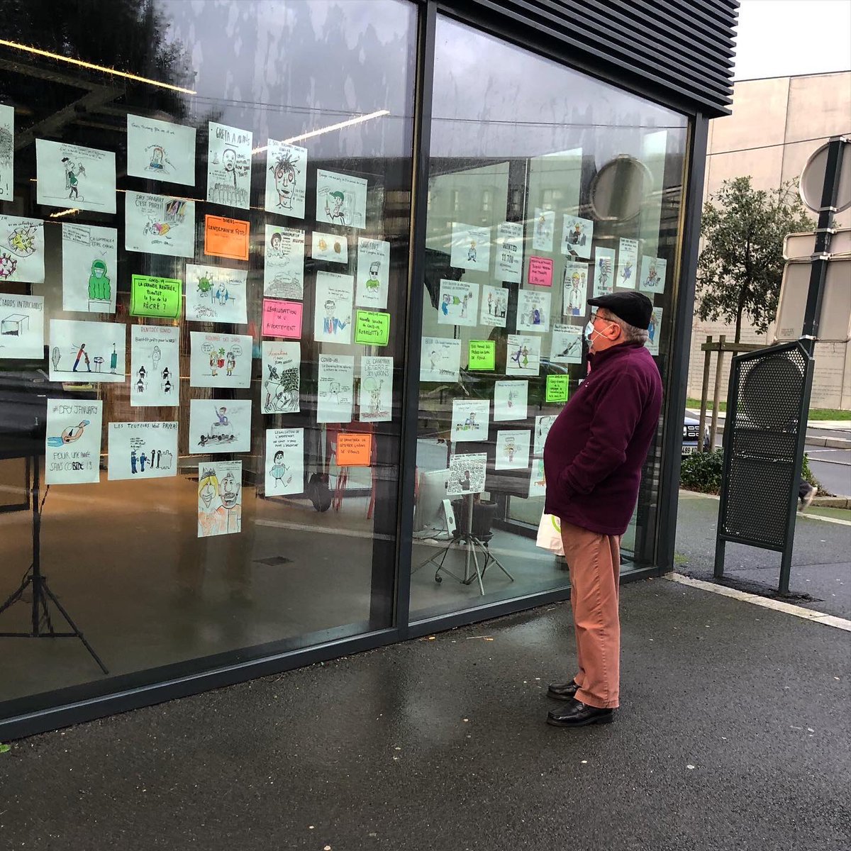 InstitutD_'s tweet photo. Venez découvrir l’exposition éphémère des dessins de nos étudiant.e.s en #design, affichés sur les vitres de nos locaux du 20 rue Théodore Monod, à @VilleSaintMalo

#Bachelor #design #designgraphique #artsappliqués #saintmalo #IlleetVilaine #Bretagne #formationdesign https://t.co/45BSAWLXTY