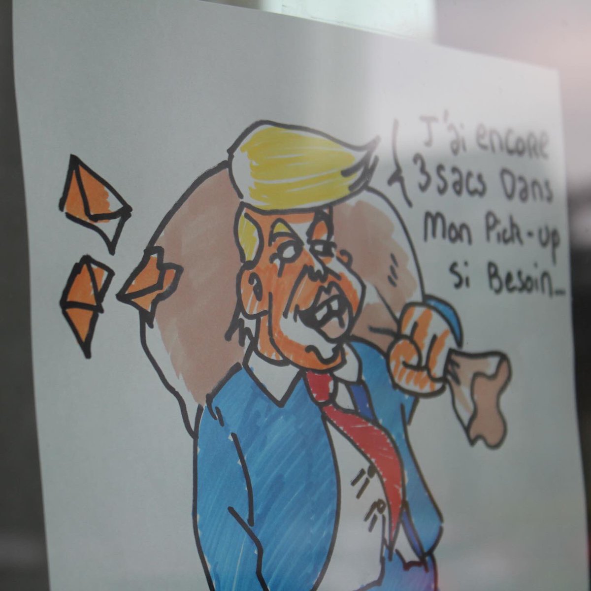 InstitutD_'s tweet photo. Venez découvrir l’exposition éphémère des dessins de nos étudiant.e.s en #design, affichés sur les vitres de nos locaux du 20 rue Théodore Monod, à @VilleSaintMalo

#Bachelor #design #designgraphique #artsappliqués #saintmalo #IlleetVilaine #Bretagne #formationdesign https://t.co/45BSAWLXTY