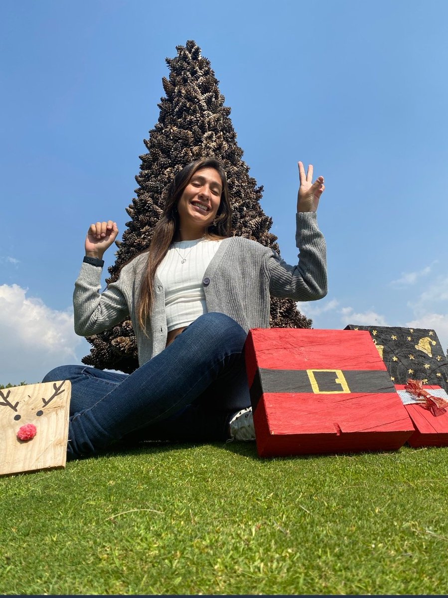 cinthiaara22's tweet photo. @mariana_ugaldec muchísimas felicidades que Dios te bendiga siempre y que cumplas todas tus metas que seas una mujer feliz y plena!!! Te admiro por tu grandeza.. Por ser tan linda!! Por siempre tener esa sonrisa.. #MARIANAYOCREOENTI  #theredhammer #queenmary feliz cumpleaños https://t.co/T3P9y2RCMI