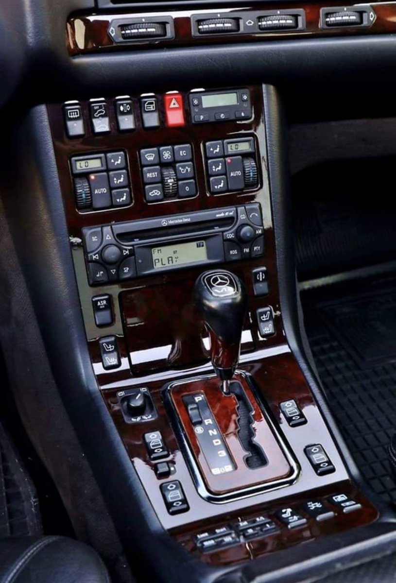 CitroenCX's tweet photo. Give me buttons or give me death #SayNoToTouchscreens https://t.co/4VJ8ob52Yi