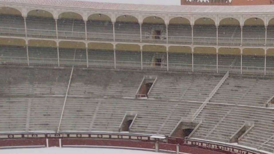 climaya's tweet photo. #climaES #Madrid
RT @LasVentas: ❄️ ¡Esta es la estampa que está dejando en nuestra Plaza #LasVentas la nieve que cae en Madrid! 😍 https://t.co/AqfBlO2011