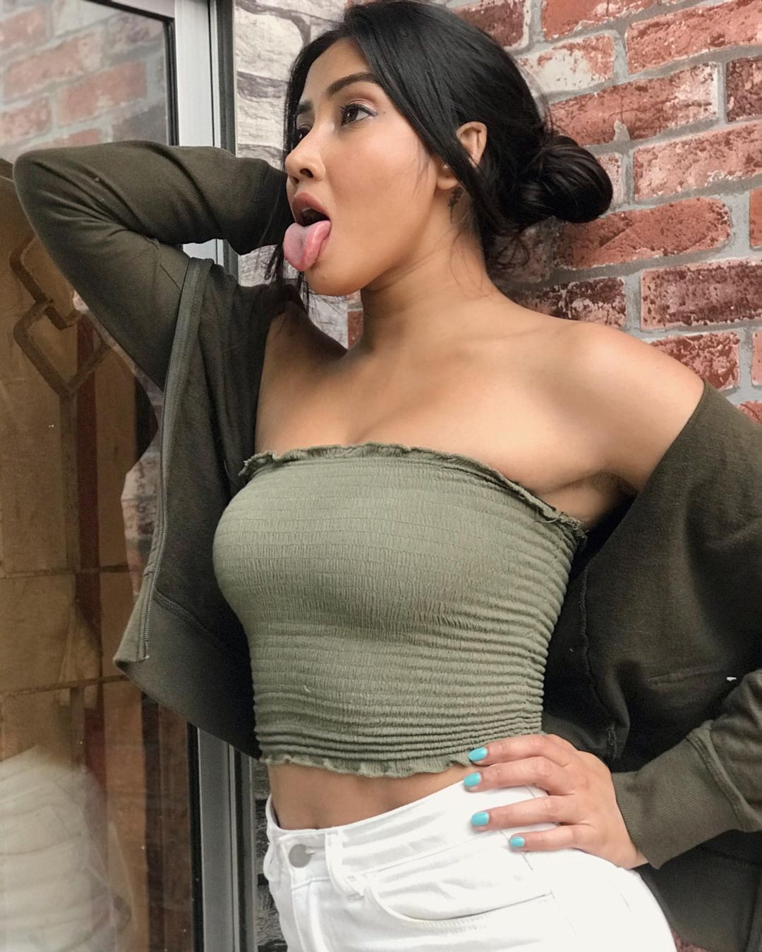 ErIxKQ1VQAIHvX2?format=jpg&name=large