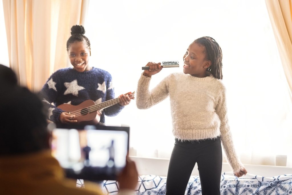 Are you running out of fun ideas to do with your kids? 

Try making a music video! 🎶  Kids love music videos – both watching and creating them. Get them moving and thinking by asking them to create a storyboard/theme, make costumes, and then perform to music while you film.
