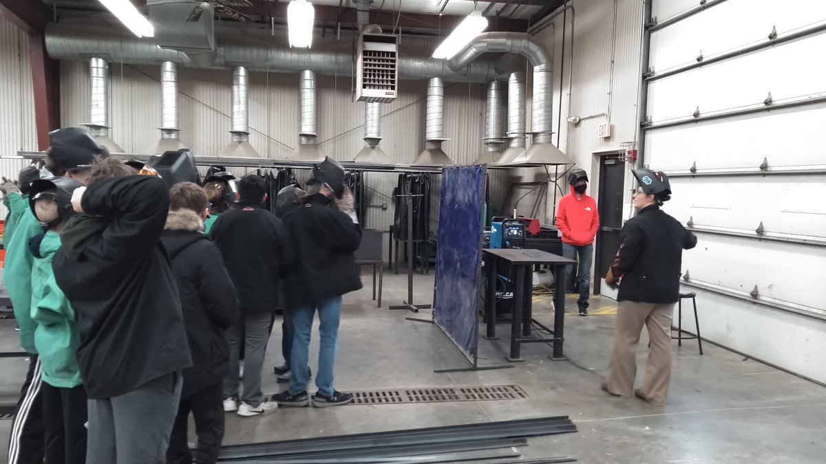 nfritz128's tweet photo. @alainrae introducing 8th graders to the wonderful world of welding.  #mepoclassroom #handsonlearning https://t.co/zIETAqfFg3