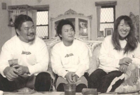 Akira Hokuto has three cookery books. In one of them Kensuke Sasaki wrote the preface...he said that his family laugh at his cooking.