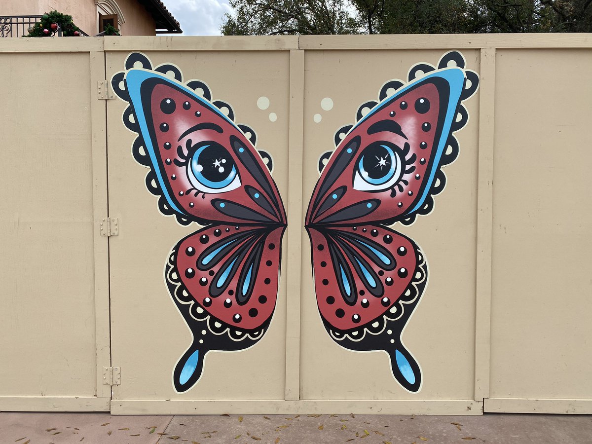 WDWNT's tweet photo. You can pose with these striking wings as your very own near the Italy Pavilion. #artfulEPCOT https://t.co/VLbrm25Yt3