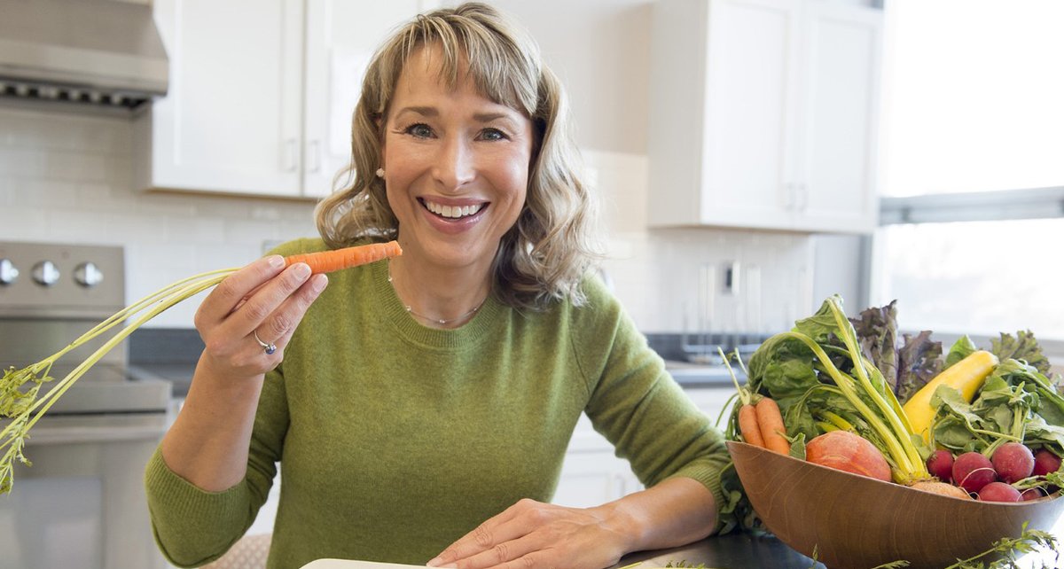 Hey, #SIUAlumni - is leading a healthier lifestyle on your 2021 to-do list? Check out these 10 strategies to help you eat healthier from SIUC assistant professor and registered dietician, Dawn Null : ow.ly/4nTD50D2HCM