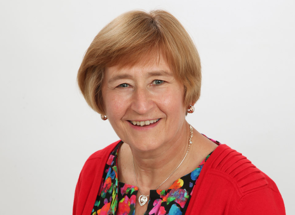 OptometryToday's tweet image. Let's take a moment to celebrate three optometrists that have been recognised for their services in the Queen’s New Year Honours List 2021. Round of applause to Tanjit Singh Dosanjh @prisonopticians, Ruth Perrott @VCOptometry and Sarah Joyce. ow.ly/MRAd30rrHU6 #OT