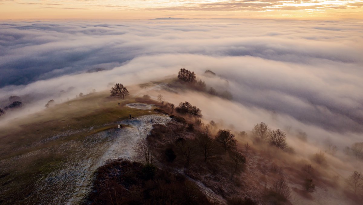DaveThroup's tweet photo. Sunset today at the southern end of the Malverns.

By @Dougalz https://t.co/jM0qVKcB0x