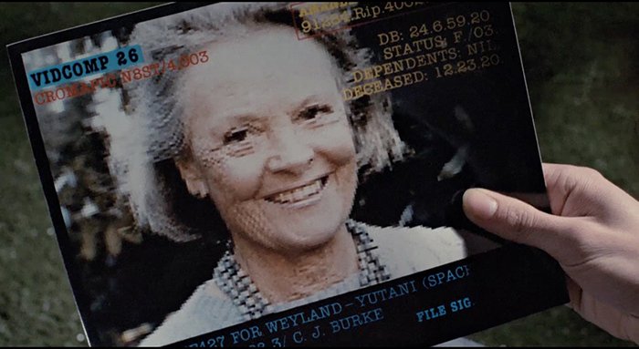 OnlyFilmMedia's tweet photo. #OnlyFilmTrivia:
#Aliens: Special Edition.
#AmandaRipley's picture was actually the picture of #SigourneyWeaver's real-life mother, #ElizabethInglis.
The scene was cut from the theatrical release due to 20th Century Fox's concerns about the film's length. https://t.co/BNKR9T0iHj