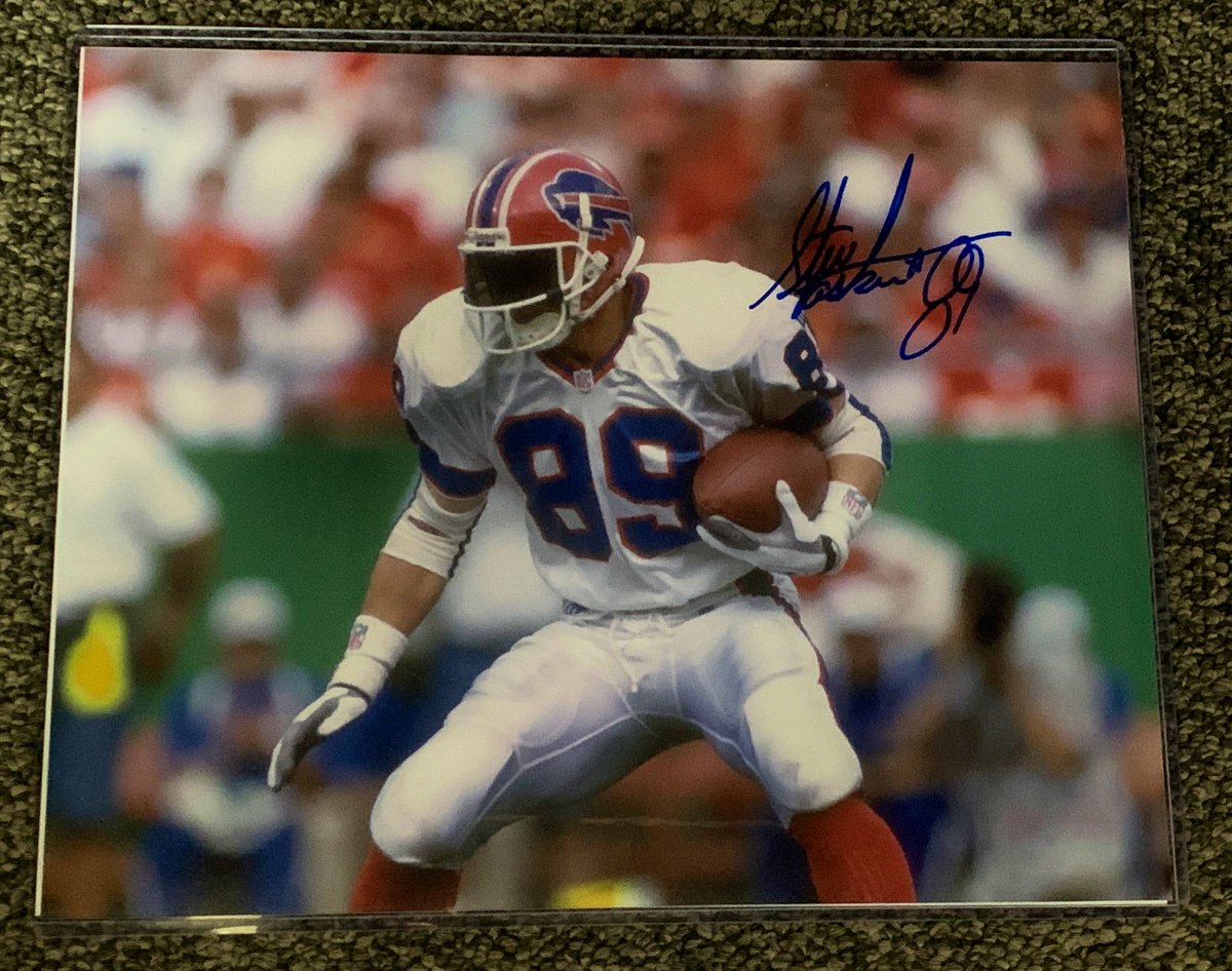 26shirts's tweet photo. Not one but TWO autographed 8x10s to give away today, courtesy of @JJ_Calabrese! One lucky winner gets BOTH! Just RT to enter. Random follower will be selected tomorrow. #BillsMafia https://t.co/lGifnrX80W