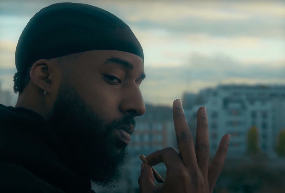 GeniusFrance's tweet photo. C'est avec le clip de "5ème niveau" que le TripleDollarBoy continue de faire vivre son projet en 2021 !

"J’ai l’impression qu'la fin nous guette mais j'reste technique à fond même dans les coursives"

5⃣ https://t.co/bRdc3gpYUp https://t.co/eM3jB1l9Kd