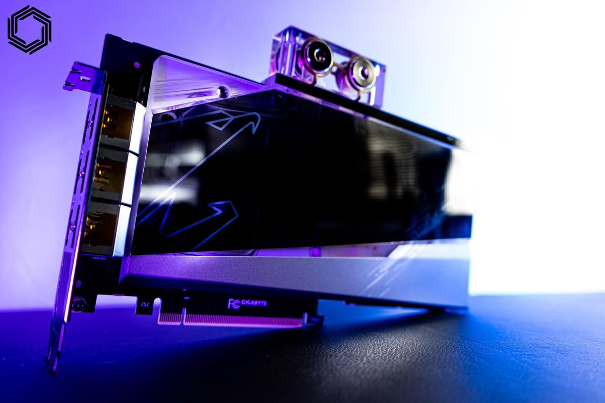 AORUS tweet media