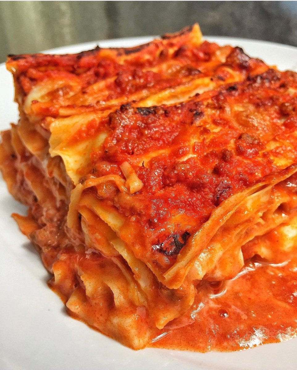 Who doesn't love lasagne? 😍🤤⁠ 
sognotoscano.com