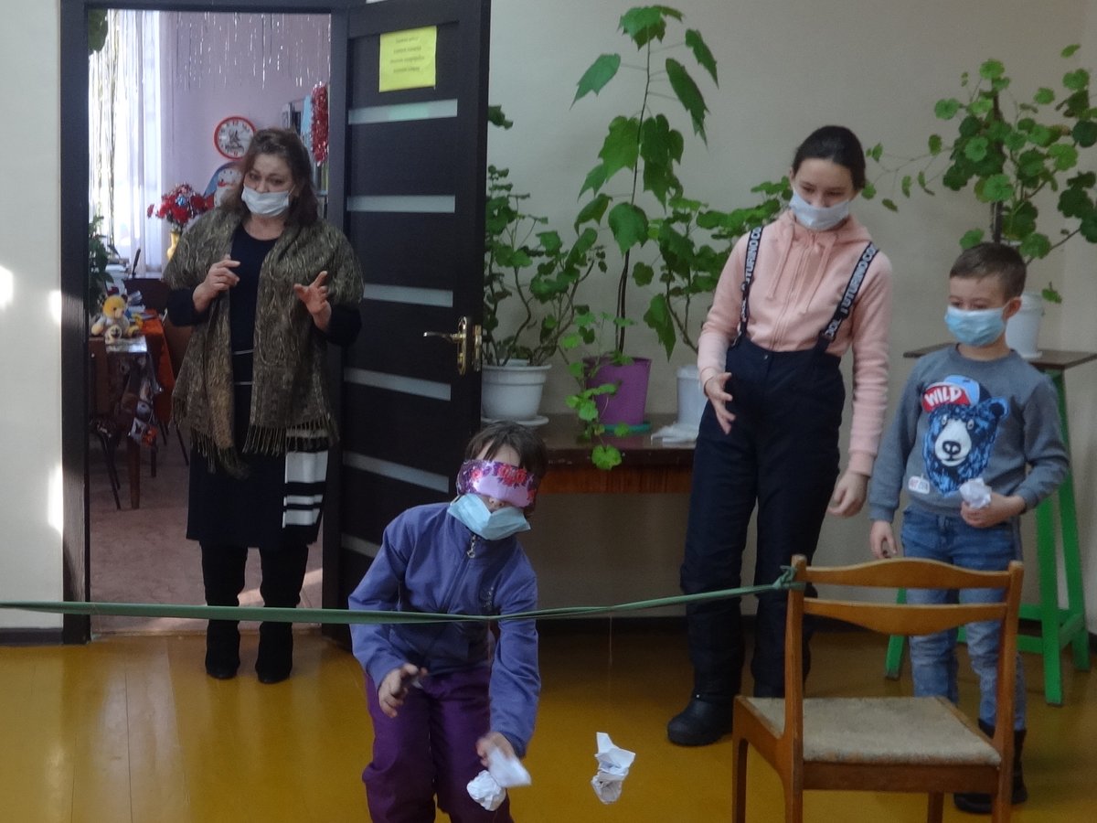Новогодние праздники — время развлечений и весёлых забав. Познавательный час весёлых конкурсов прошел для ребятни села Софьино.
Шуточные предсказания о том, что ожидает каждого из участников в новом году, заряд оптимизма и хорошего настроения. #Радищевскийрайон