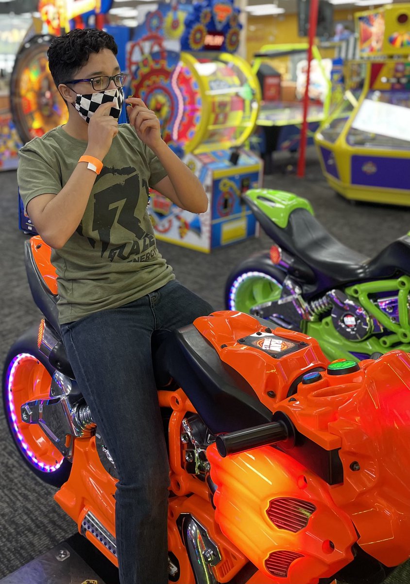 thaliamp10's tweet photo. I am happy to announce that I am now partnered with RazeEnergy and have joined the Raze Rebellion Team. Once again I wouldn’t be here without you guys y’all make the dreams happen.❤️check out the website use my code MYSTIC21 for discounts(yes we had a photo shoot at Peter Pipers) https://t.co/s38taf5f5Z
