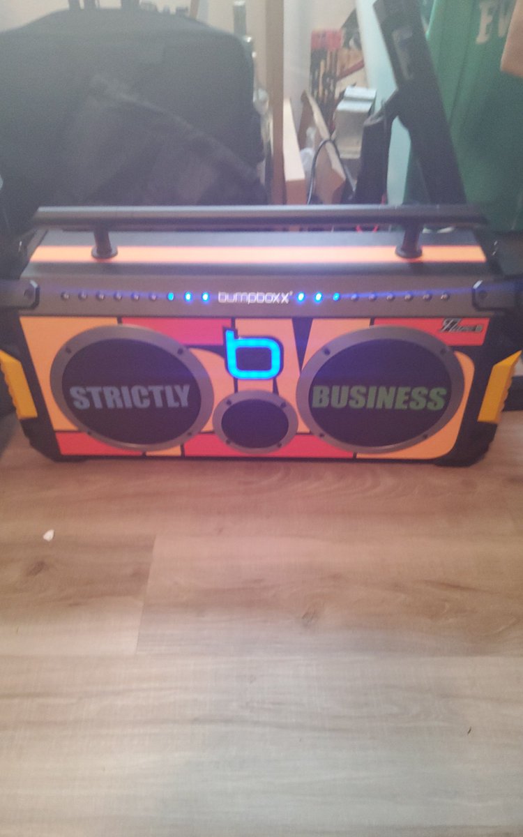 Panastyle's tweet image. Listening to Tunez