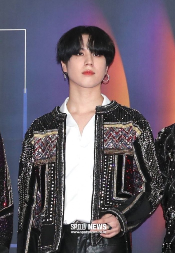 got7think's tweet image. this pic of yugyeom is so good too everyone is seeing yg sexy