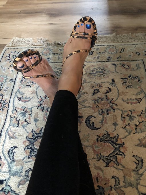 Leopard Stiletto Guess shoes for sale: 100 usd includes shipping priority. Sheilamariestore@gmail.com<a href="/tag/realloyalfans"class="tags"><span>#realloyalfans</span></a>