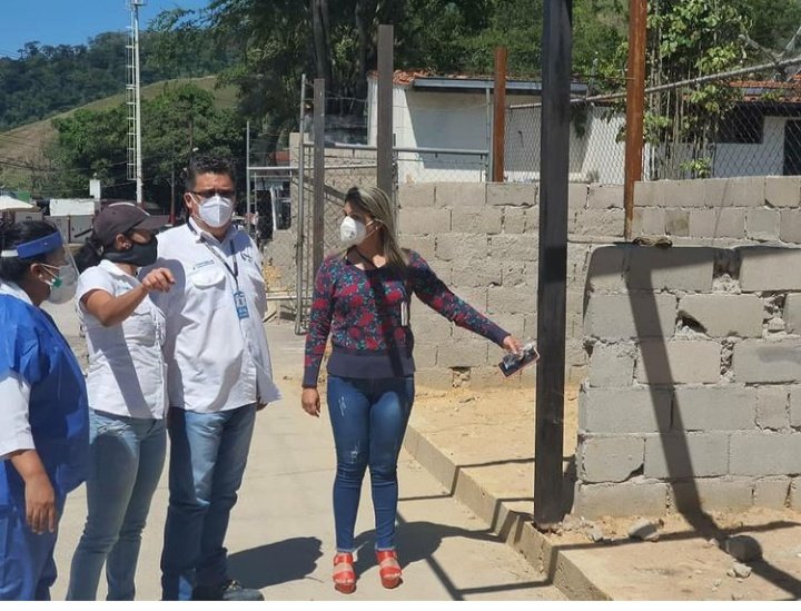 prefectostach's tweet photo. La #PrefecturadeTorbes se reunió con la directora de San Josecito para coordinar acciones para habilitar el funcionamiento de la sala de partos de ese centro asistencial. @laidygomezf @GobiernoTachira @dirpoliticatach #tachiradetrabajodiario  #táchiratierralibre #Tachira https://t.co/k9XulXAFRZ