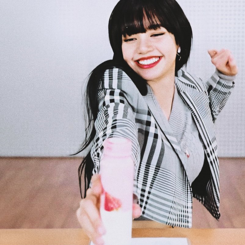 milkylisapics tweet picture