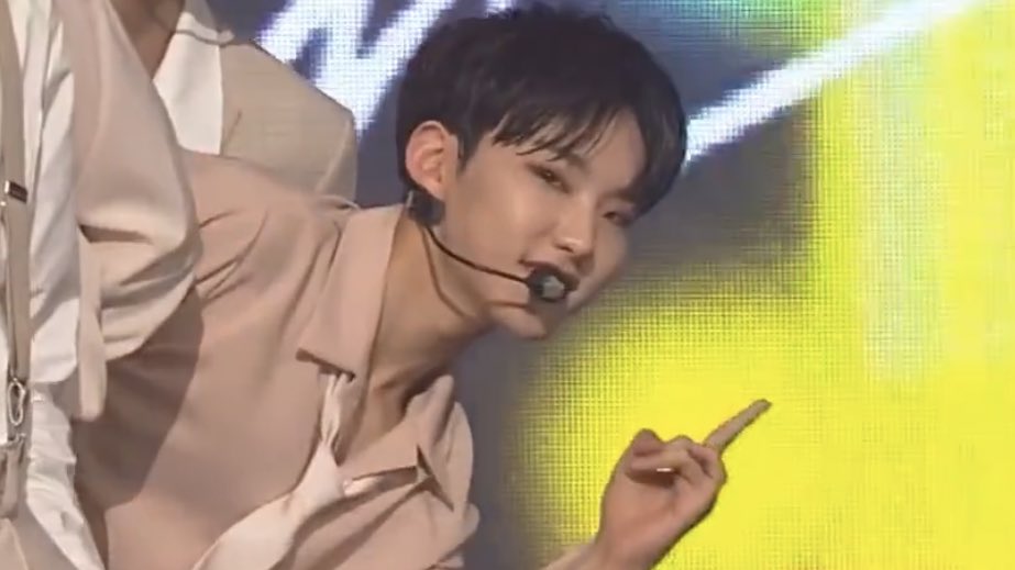hoshzone's tweet photo. crazy in love hoshi https://t.co/Uk8yYr37HQ