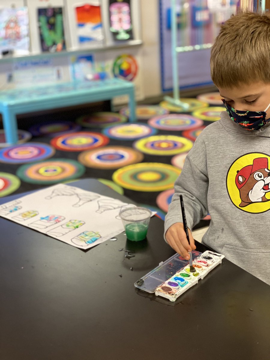 First grade is loving combining science &amp; art this week! 🧪 🖼 #elementaryart <a href="/JustinJags/">Justin Elementary</a> <a href="/NISDFineArts/">NISD Fine Arts</a>