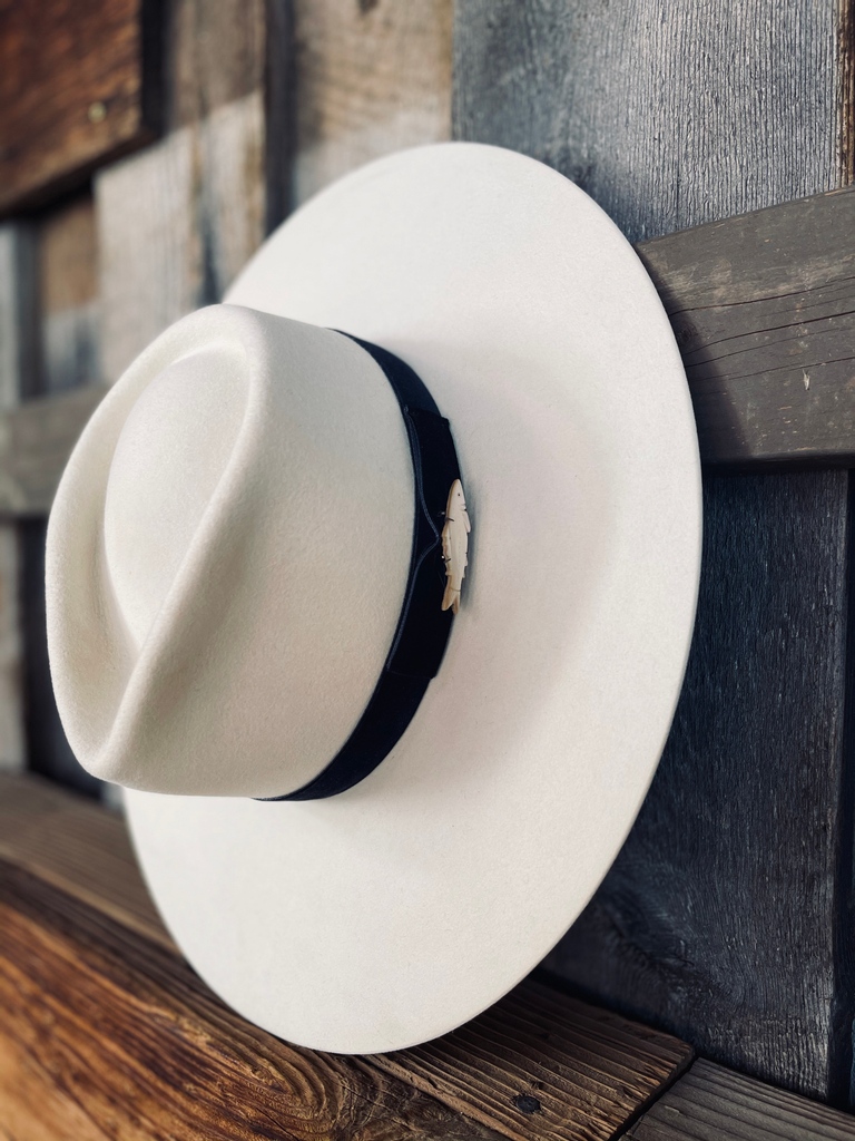 KemoSabe1990's tweet photo. Fancy Friday. Get this hat MTO (made to order)

#hat
#style
#western https://t.co/VdJbMnmU3T