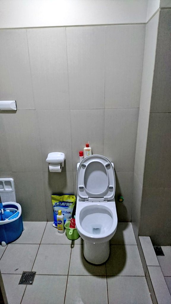 AniPh11's tweet photo. Studio for rent 30,000 PHP/month  + 1 month security deposit
Near to Mall of Asia, 30sqm with balcony, air condition, queen size bed, washing machine, WIFI and public swimming pool. https://t.co/DUTpQgNE7J