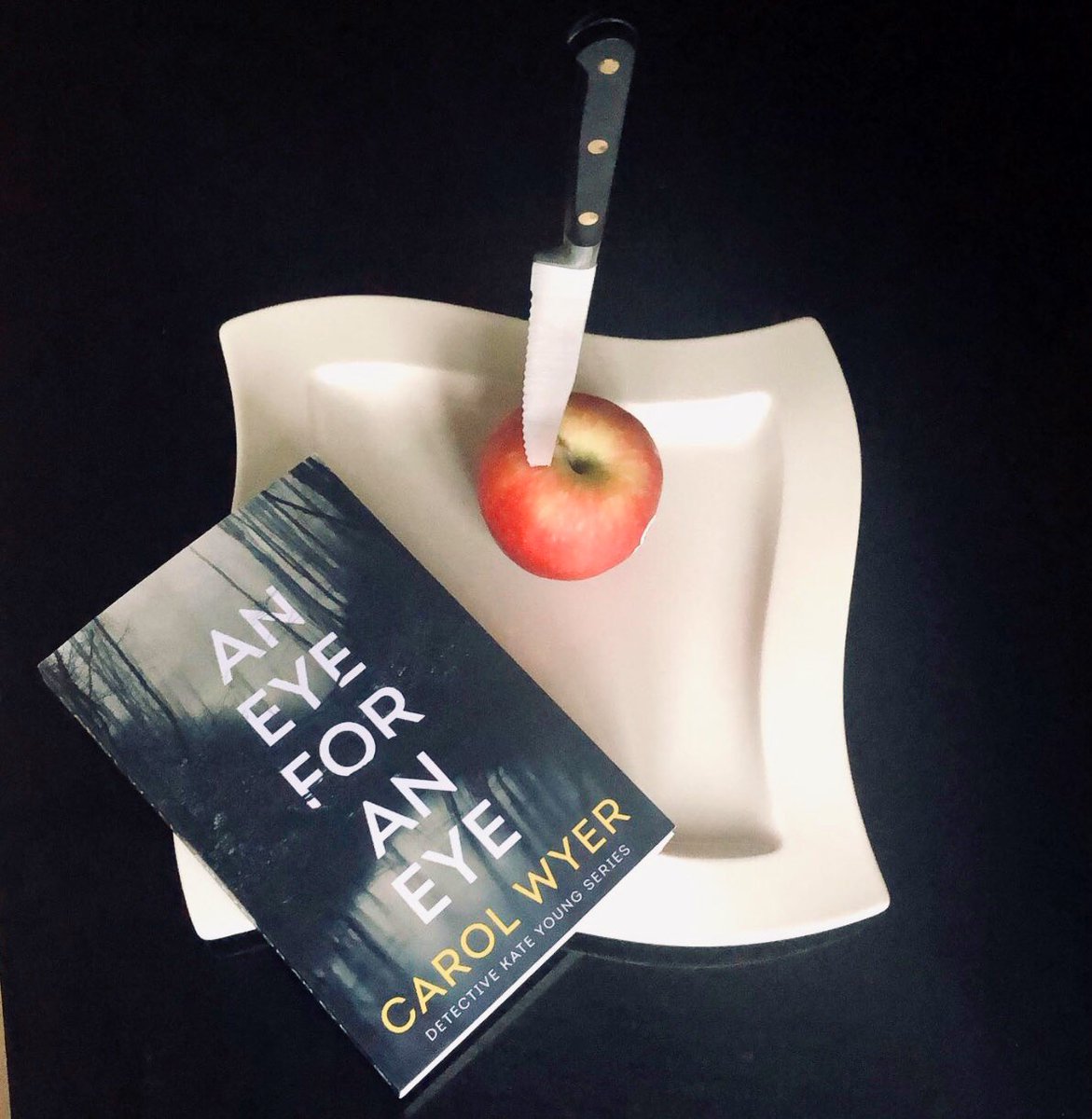 carolewyer's tweet photo. 🤩Are you an #Instagram fan or ... an #influencer ?
I’m looking for readers who’d be willing to post artistic pictures of my  #1 best-selling crime novel, An Eye For An Eye, in exchange for a free paperback copy. If you are interested, please comment below. https://t.co/l6rl80UzwT