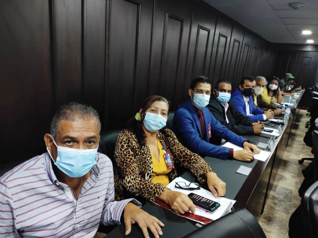 GabrielFrancoJ's tweet photo. #Ahora | #7Ene | Diputados y Diputadas del Estado Bolívar presentes en primera sesión ordinaria de la AN desde el Palacio Legislativo Federal. 

#ANDePaz
@nicolasmaduro @jorgerpsuv @didalco @VTVcanal8 https://t.co/Wq2NzX7rTb