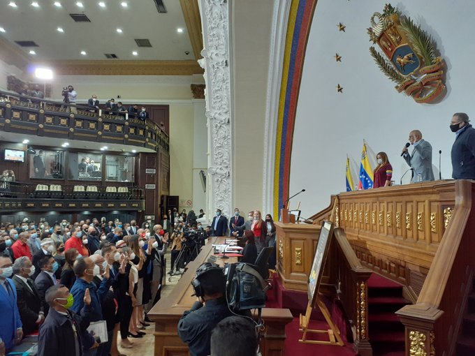 GabrielFrancoJ's tweet photo. #Ahora | #7Ene | Diputados y Diputadas del Estado Bolívar presentes en primera sesión ordinaria de la AN desde el Palacio Legislativo Federal. 

#ANDePaz
@nicolasmaduro @jorgerpsuv @didalco @VTVcanal8 https://t.co/Wq2NzX7rTb