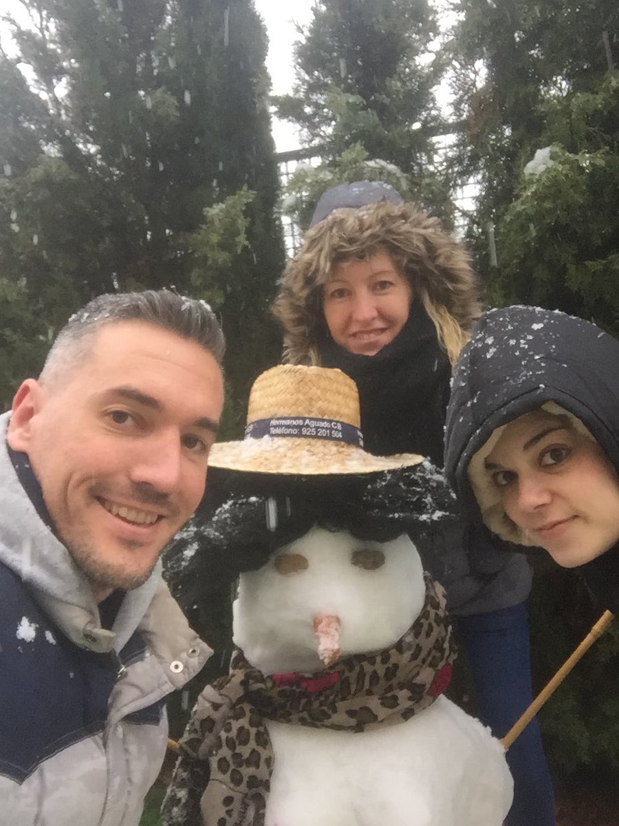 Grego14_'s tweet photo. Pasando el día de nieve ❄️con Filomena ⛄️😂 https://t.co/IdtUwV4q1S