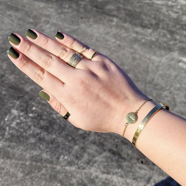 @illymua wearing Gaza 💚 Comment below if you love olive greens as much as us! 

  #786cosmetics #halal #halalnails
