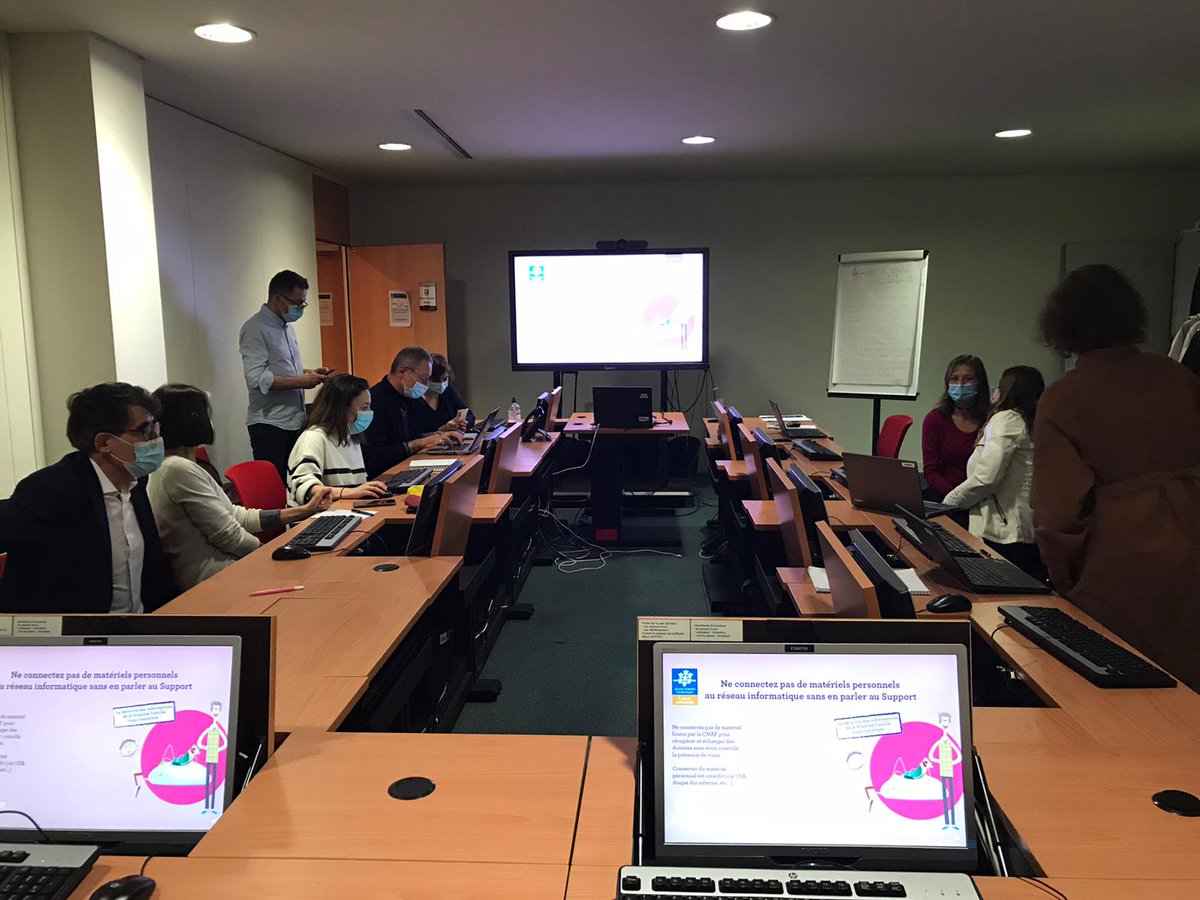 [Aides au logement] début du 💬Tchat <a href="/cnaf_actus/">Allocations Familiales</a>  #MSA relatif aux aides aux logement. Pour comprendre les nouvelles modalités de calcul des aides au logement. #logement  
Suivez le Tchat en direct jusqu'à 19h00 : ⤵️
livee.com/chat/cnaf2020/…