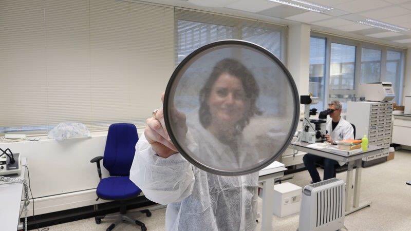 Onderzoek bij de bron en aan de kraan toont aan dat bijna alle microplastic tussen 50 micrometer tot 5 mm worden tegengehouden door het zuiveringsproces. <a href="/HetWaterlab/">HetWaterlaboratorium</a> <a href="/Waternet/">Waternet</a> Lees hier meer: ap.lc/EgqU8