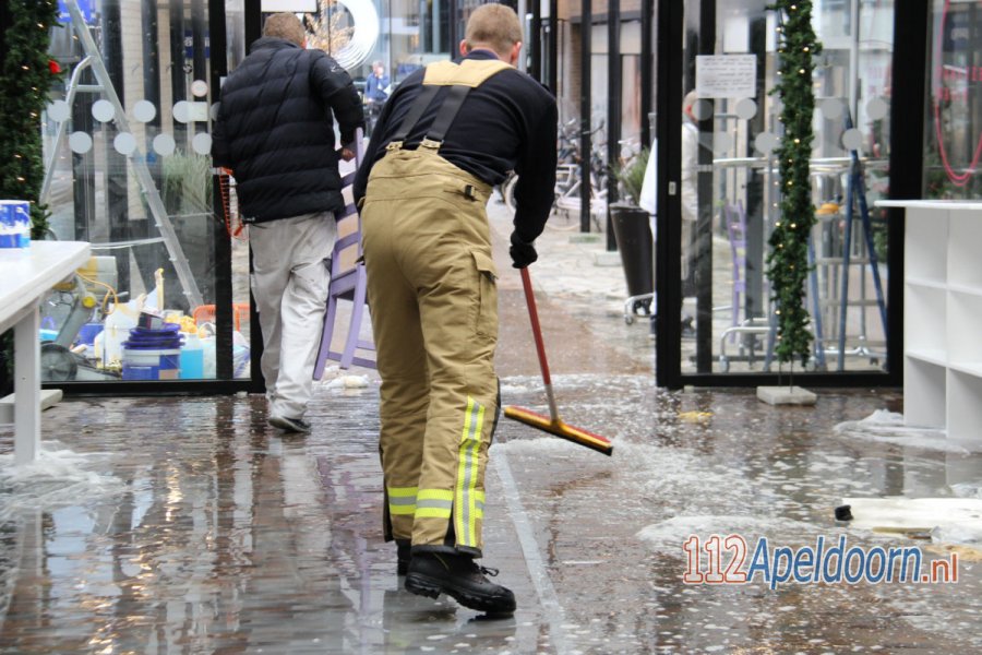 Sprinklerinstallatie zet winkelcentrum de Korenpassage onder water. 112Apeldoorn.