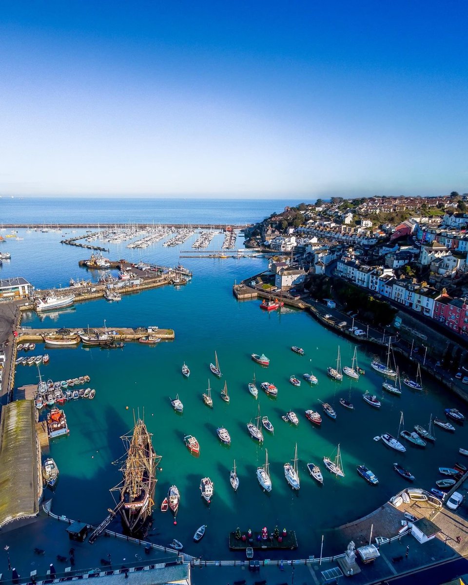 Vixbrix's tweet photo. Love this by #ScottRoberts aka #CutLeafproductions do check out his Facebook page. #brixham #lovewhereyoulive https://t.co/0Cs3aKe5X4