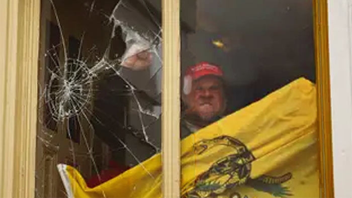 galottom's tweet photo. #uselectionRevolt
#USElection2020 
Der Angriff gegen das US-Parlament war kein Tagesereignis.
Beobachter sahen Monate Vorlauf organisierter Kampagnen an #Fakenews. Nicht nur von #Trump, sondern auch der REP Partei. Ermittlungen werden viele Aspekte prüfen.
https://t.co/gxCXVFYk23 https://t.co/tQCMliiKjp