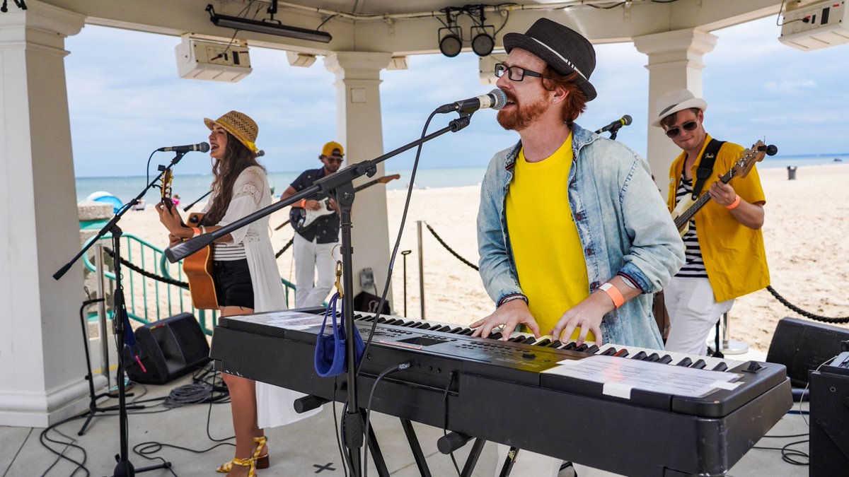 cedarpoint's tweet photo. We're looking for amazing people to be a part of our Live Entertainment Team this season! 🎵🎤🎹🎸🎶
In-Person TOMORROW - 11-4
Virtual Open Call - Friday, Jan. 15 - 11-3

Please visit https://t.co/BnHKF37uUa for more information, and email liveshows@cedarpoint.com to register! https://t.co/1KHgqvprNI