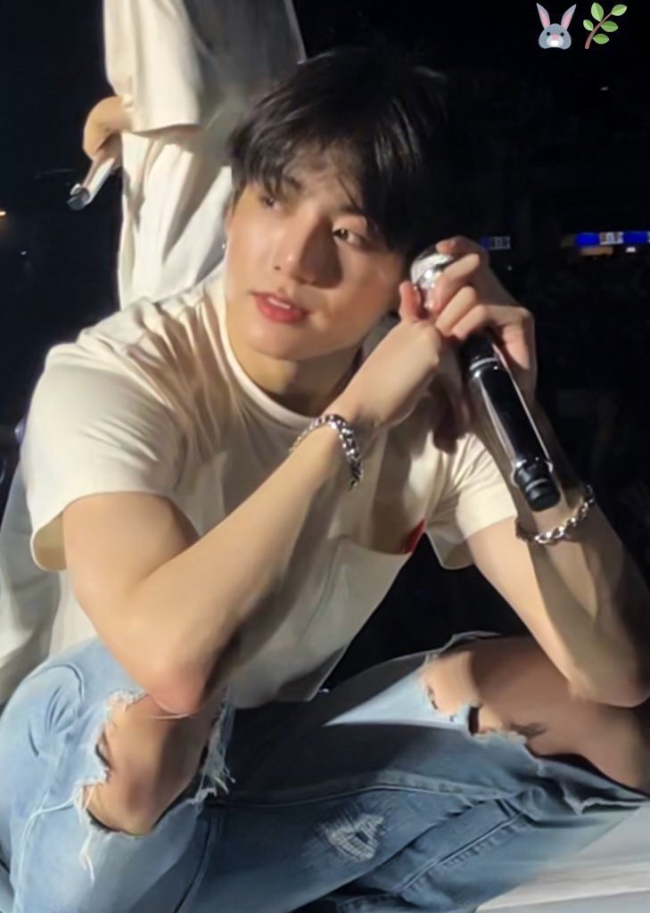 ไม่มีอะไรมาลบล้างจองกุกกล้องสดเซ็ตนี้ได้จริงๆๆๆนะ แก้มใสๆๆอมชมพู ผิวขาวๆสุขภาพดี  เป็นน่ารัก น่าเอ็นดูที่สุด