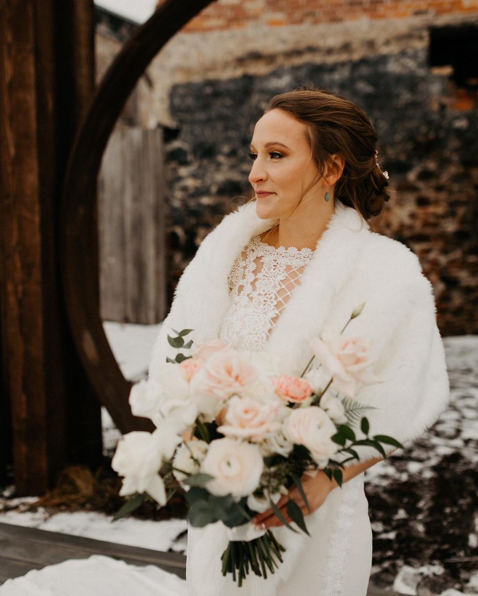 Drop a heart if you are #TeamWinterWedding ❄️💙
Our #RealBride Alana kept it classy and warm on her wedding day in a gorgeous lace @sotteroandmidgley wedding gown paired with an elegant shawl to match.
______
👰 @amichele828
📸  <a href="/amos/">amos dettonville</a>.photography