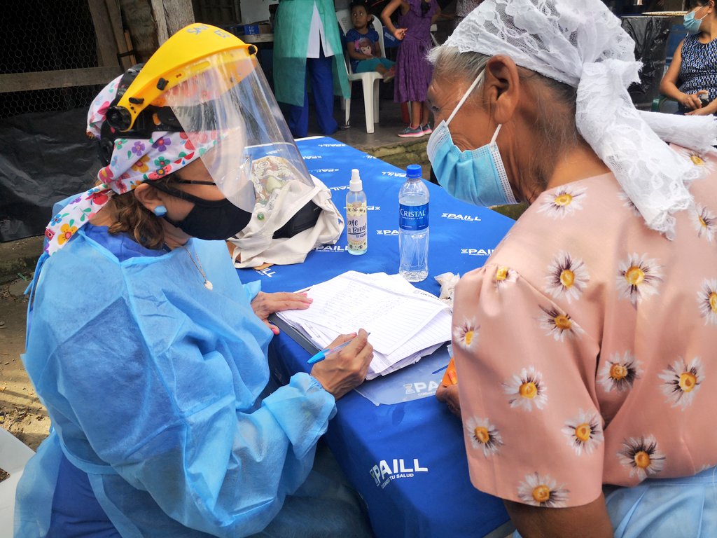 Roberto65018097's tweet photo. 👩⚕️👨⚕️ Gracias a nuestro alcalde @emuyshondt salud integral y gratuita llega a todos los rincones de la ciudad. Está mañana llegamos hasta Cóm. El Sitito en el D#4 aquí las familias capitalinas se benefician con atención médica de calidad. #NetoCumple #SSESSALUD https://t.co/LBhd7WkyDQ