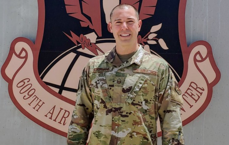 spire_energy's tweet photo. Spire employee Mike Schormann was named the Air Force's 2020 "Outstanding Airman of the Year" in the Air Component Operations Squadron category for his contributions during his deployment in 2020. Read the full story: https://t.co/k28fy3CibK #FuelForGood https://t.co/NsPU21rJLZ