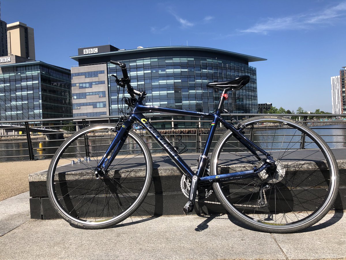 niallmccaughan's tweet photo. Solid start to 2021 as some absolute rat has nicked my bike.

If anyone in South Manchester area sees a blue Boardman Hybrid Pro (2012/13) for sale on Facebook/Gumtree/eBay et al then please give me a shout 

It has a slightly rusted chain and a Union flag on it https://t.co/Ftq1r01ida
