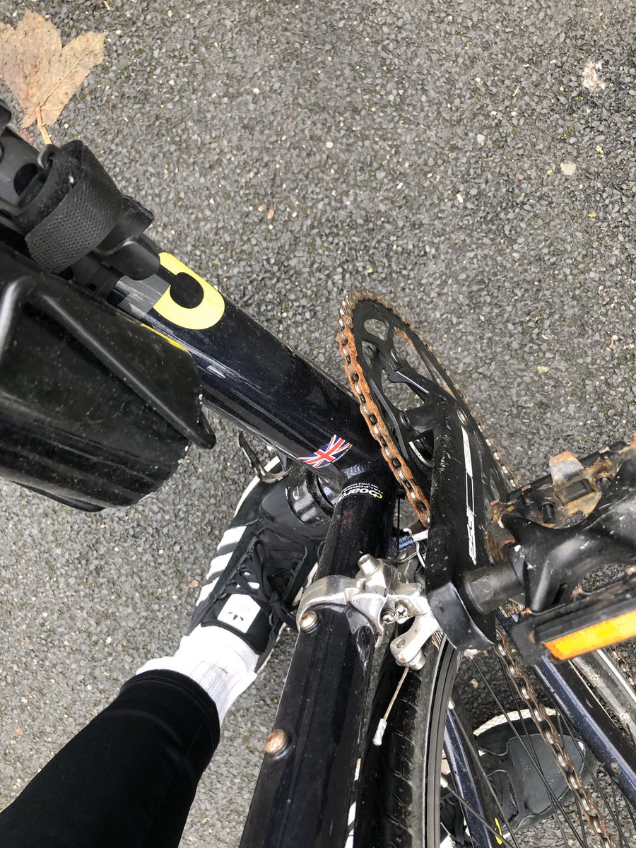 niallmccaughan's tweet photo. Solid start to 2021 as some absolute rat has nicked my bike.

If anyone in South Manchester area sees a blue Boardman Hybrid Pro (2012/13) for sale on Facebook/Gumtree/eBay et al then please give me a shout 

It has a slightly rusted chain and a Union flag on it https://t.co/Ftq1r01ida