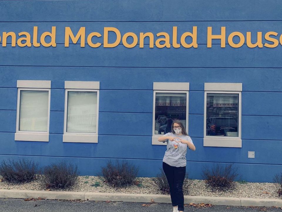 RMHSouthernWV's tweet photo. Our sweet friends @wvwcADPi stopped by to drop off wish list items for our families! 💕 We're thankful for their continued partnership with RMHC over the years and their commitment to helping families remain close during their time of need. 💙 #wvwcadpi https://t.co/7x22AmwTji