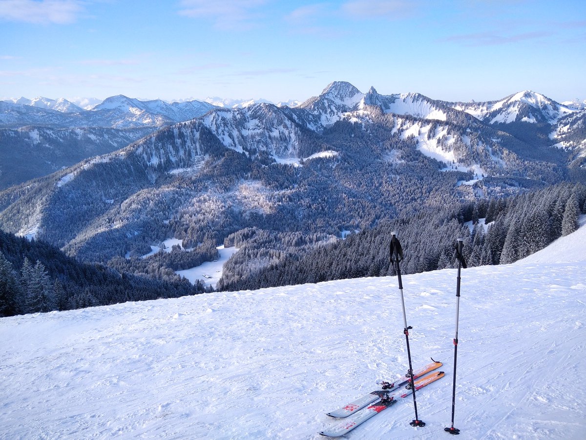 Bachfischer's tweet photo. Great first day of skiing #ski #mountains #riseandshine #spitzingsee #rosskopf https://t.co/PYeJOaMDwQ
