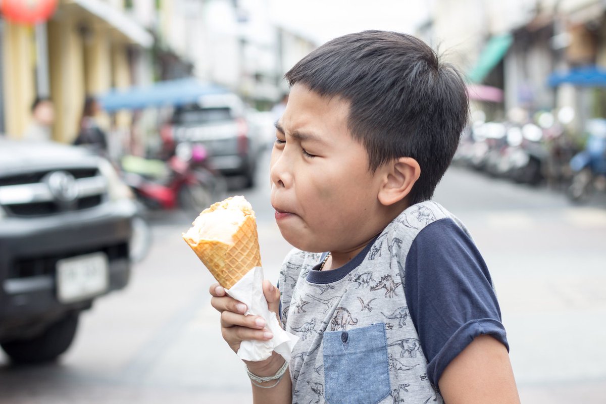 AminatunZaharah's tweet photo. Brain freeze *-*
When ice cream touches the roof of your mouth, it may trigger a cold headache. The cause is a dilation of blood vessels in head located above the roof of your mouth. When this nerve center gets cold, it seems to overreact and tries to heat your brain.
#imk221 https://t.co/qxu8tkSeWN