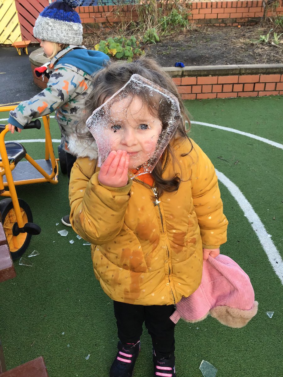 RDPSNursery's tweet image. When nature supports your topic and learning!  Here we are enjoying the wonder of ice!  Tactile, cause and effect scientific learning at its best.  What is it?  ‘Like icy cold water’. How did it get here? ‘Jack Frost’, ‘Elsa’ or ‘the super cold North Pole’.  #eyfsscience #eyfs
